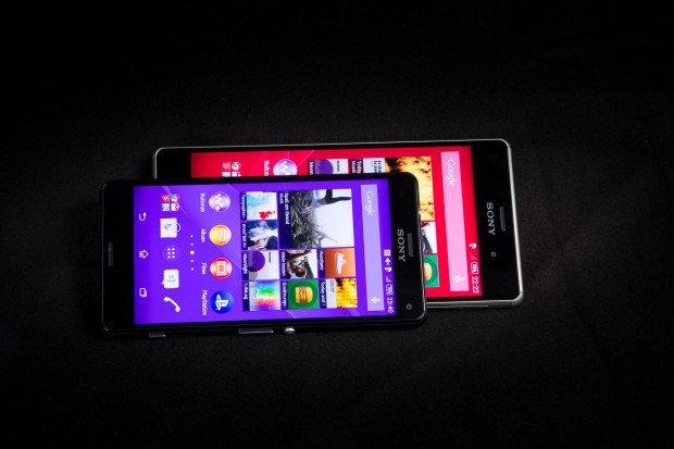 Das Xperia Z3 liegt vor dem Xperia Z3 (Bild: Fabian Hamacher/Golem.de)